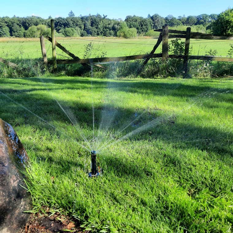 Garten Bewässerung Beregnung Bremen Hamburg Rotenburg Sportplatz Reitplatz Hunter Grundwasser Hydrawise