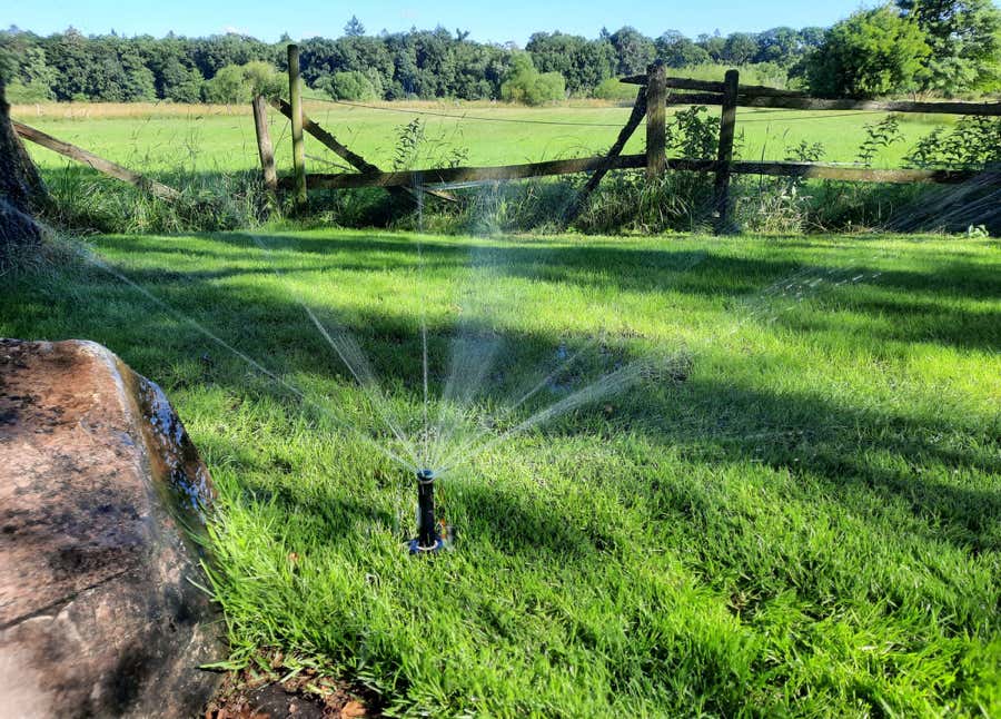 Garten Bewässerung Beregnung Bremen Hamburg Rotenburg Sportplatz Reitplatz Hunter Grundwasser Hydrawise